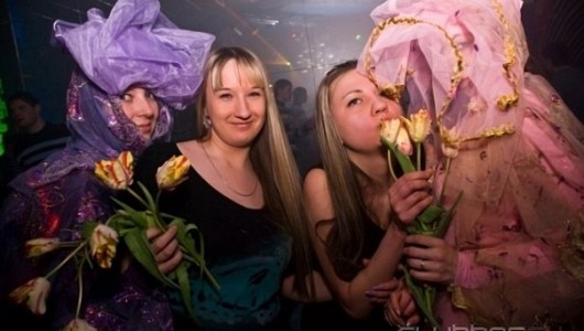 FLOWERS & BASS & DJ SVARЩИК @ Happy