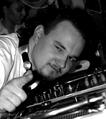 Самый неординарный диджей Канады - DJ Glevera