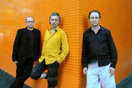 The Necks дома