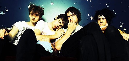 the KLAXONS отыграют в магазине TOPSHOP