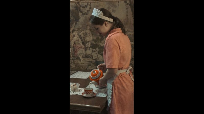 Верните вкус советского детства в центре Красноярска! ?✨ В баре «А у нас во дворе» оживают воспоминания с нашими любимыми десертами — легендарными вафельными трубочками и орешками со сгущенкой! Мы готовим их по классическим рецептам, тщател