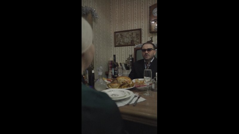 ? Продолжаем вспоминать легендарный фильм "Служебный роман" в баре "А у нас во дворе"! Скоро Новый год, а это значит, пора собираться вместе с друзьями, семьёй или коллегами, чтобы провести время в душевной и тёплой атмосфере. Создайте свои