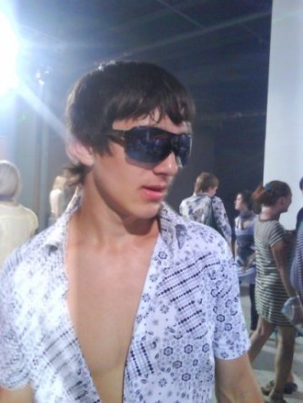BaDbOy4i