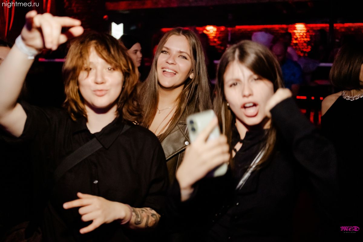 Бесплатный вход девушкам до 00:00 и afterparty в клубе «Мёд» 9 октября