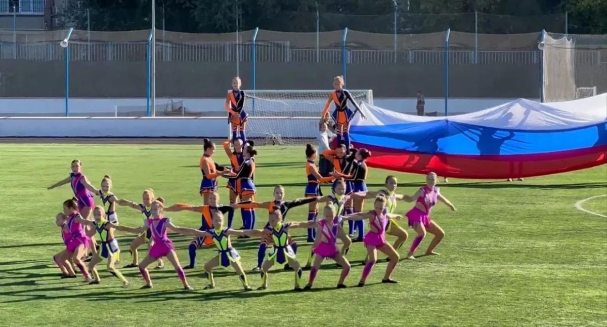 «Акробатические танцы» выступили на открытии турнира «Стань чемпионом»