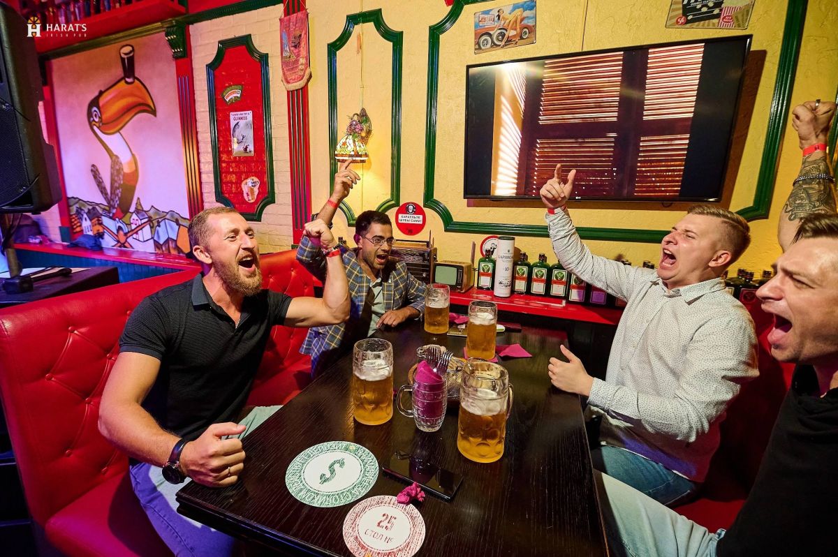 Бизнес-ланч в Harat`s Pub по будням за 530 ₽