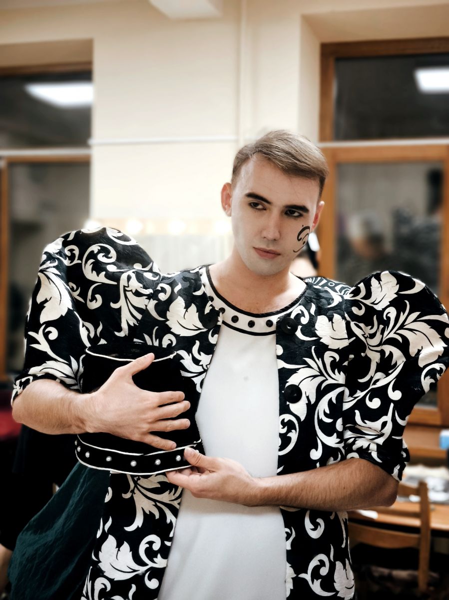 Виталий Островский и Илья Бражниченко впервые сыграли в «Собаке на сене»