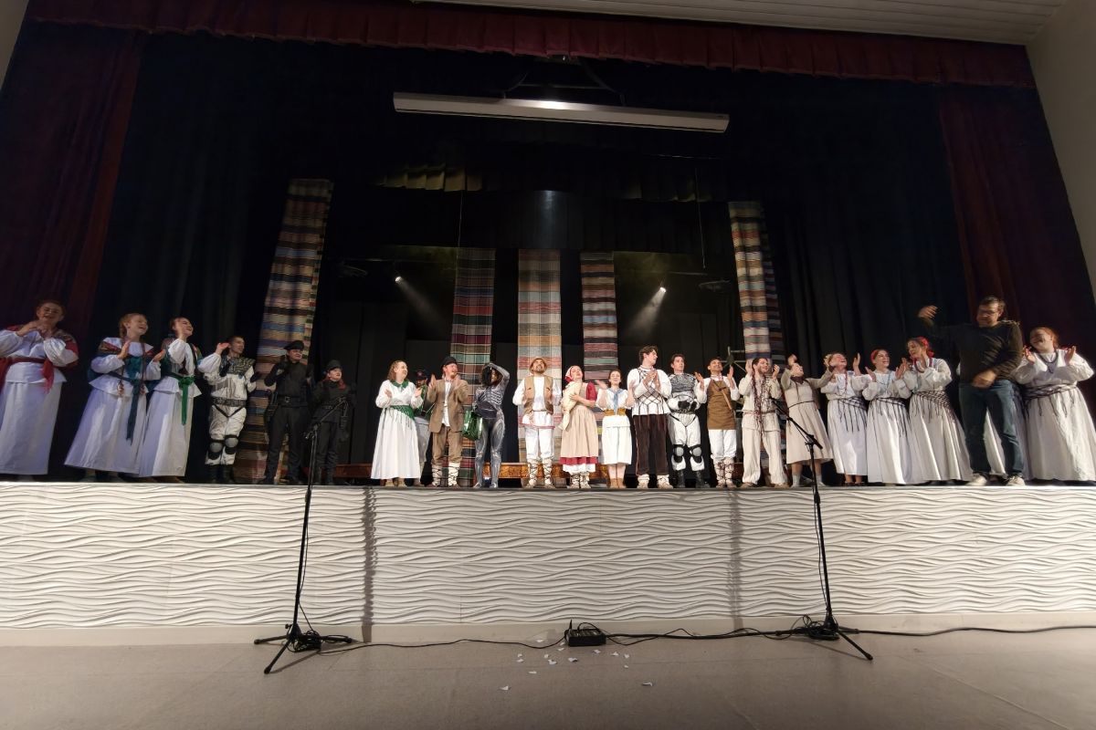 Спектакль «Преступник со справкой» сыграли второй раз за сезон