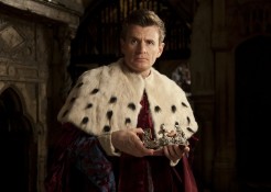 Золото власти ослепляет, но не греет 👑