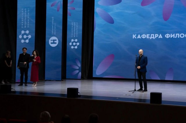 15 октября вместе с Андреем Самариным, кандидатом философских наук, доцентом кафедры философии Гуманитарного института.