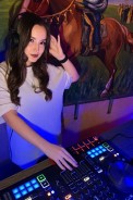 Сегодня за пультом — DJ EĽPOCHMAKOVA!